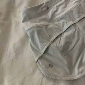 LULULEMON SHORTS SIZE 0 2.5